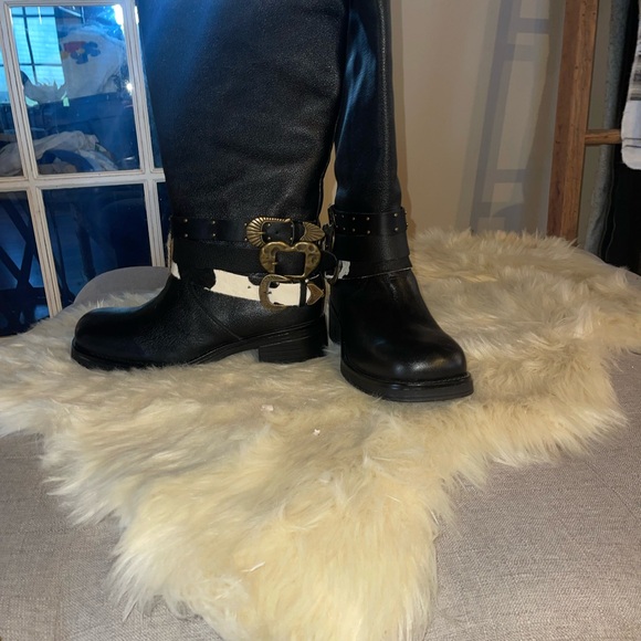 Steve Madden Black Leather Heeled Boots with Buckles - Picture 5 of 7